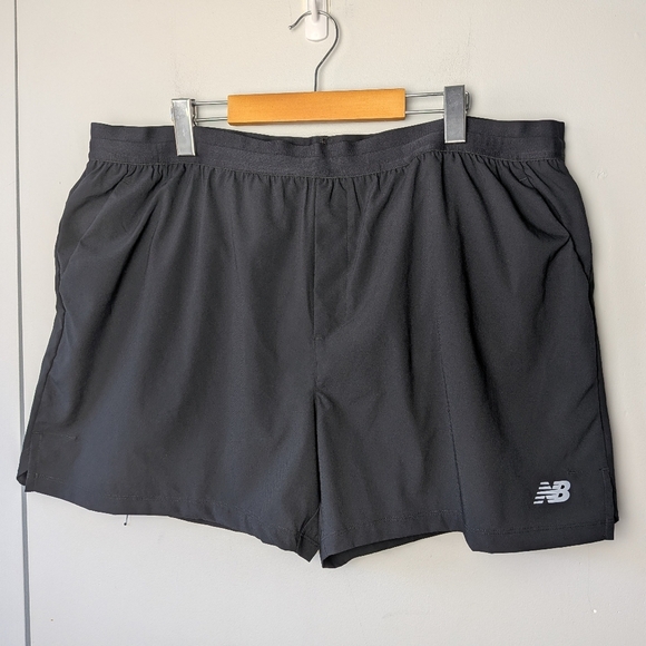 NEW BALANCE Women Black Short Size 2XL Plus Size 3 Pockets Inside Legging - Picture 1 of 9